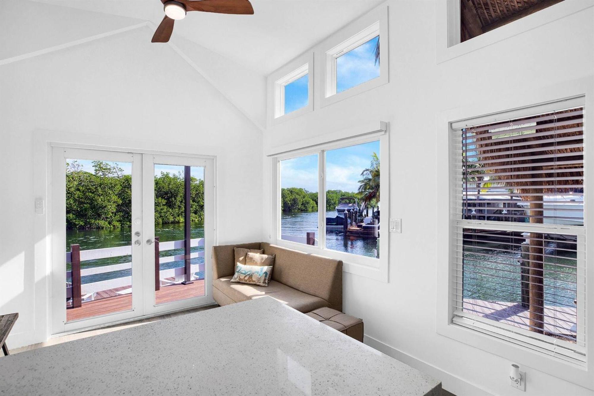 Tiny Home On Waterfront, Bay Views, Deck, Pool Jewfish Номер фото
